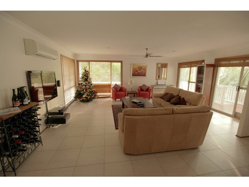 1 Oolyie Close, Chapel Hill QLD 4069