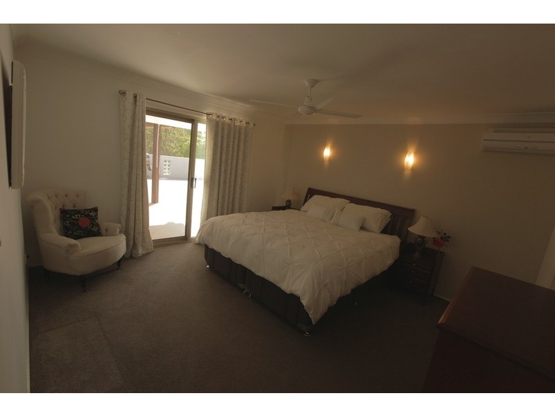 1 Oolyie Close, Chapel Hill QLD 4069