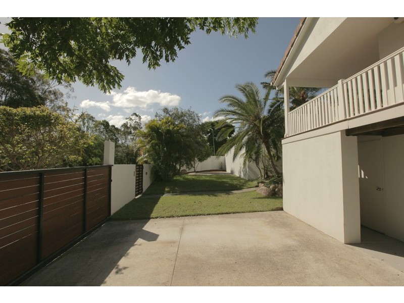 1 Oolyie Close, Chapel Hill QLD 4069