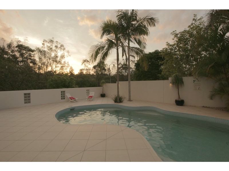 1 Oolyie Close, Chapel Hill QLD 4069