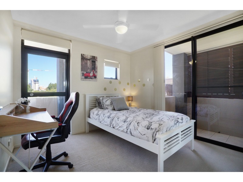 53 Warren Street, St Lucia QLD 4067