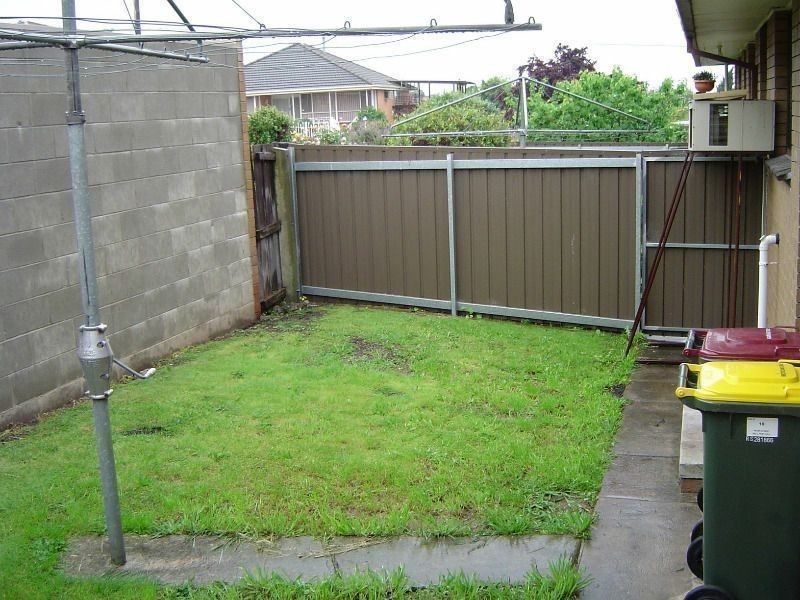 2/10 Peter St, Bell Post Hill VIC 3215