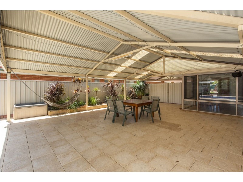 5 Gillen Place, Waikiki WA 6169