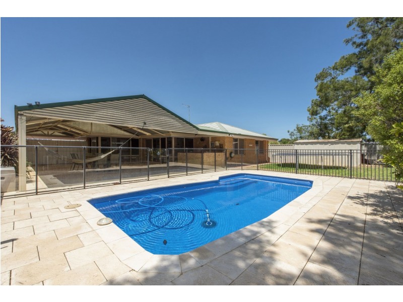 5 Gillen Place, Waikiki WA 6169
