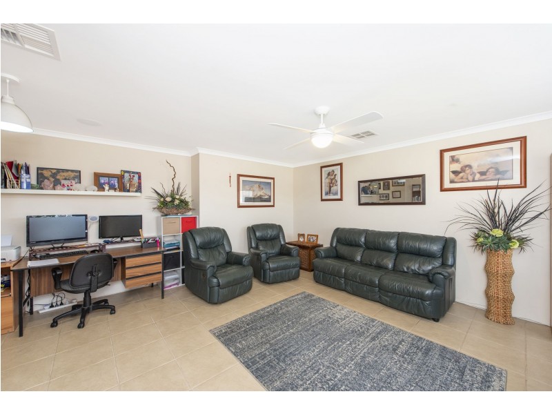 5 Gillen Place, Waikiki WA 6169