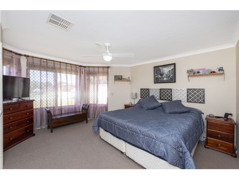 5 Gillen Place, Waikiki WA 6169