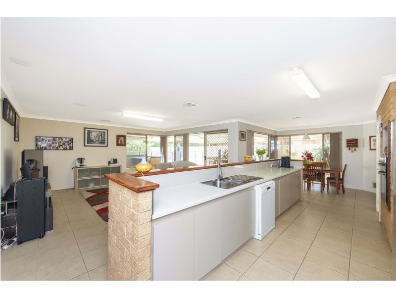 5 Gillen Place, Waikiki WA 6169