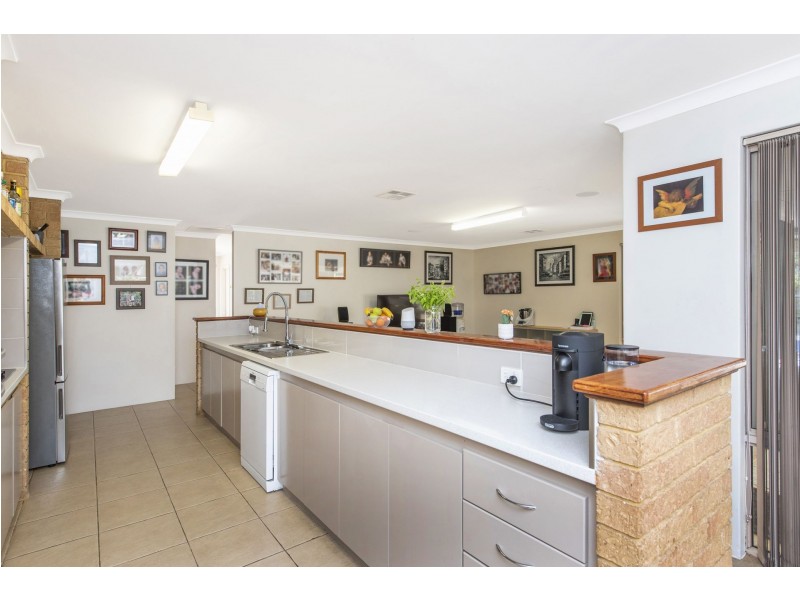 5 Gillen Place, Waikiki WA 6169