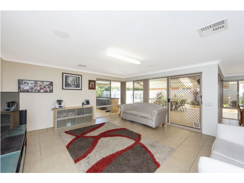 5 Gillen Place, Waikiki WA 6169