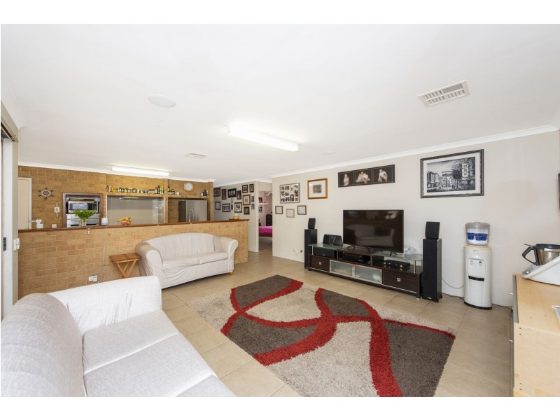 5 Gillen Place, Waikiki WA 6169