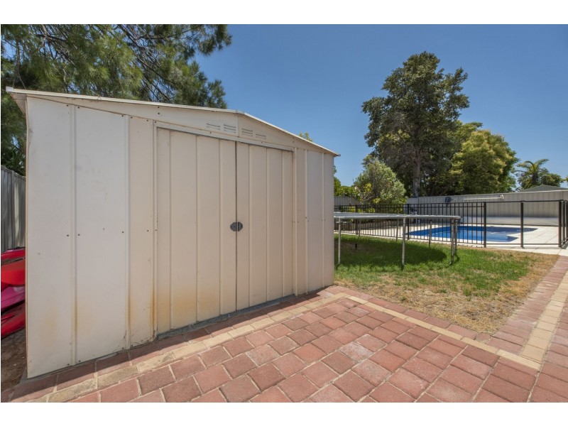 5 Gillen Place, Waikiki WA 6169