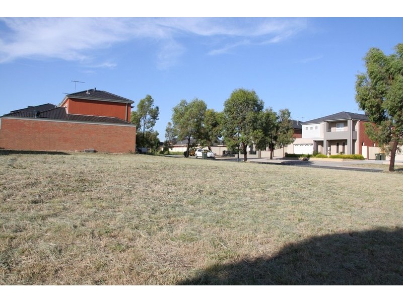 39 Woodburn Ave, Cairnlea VIC 3023