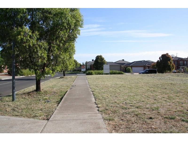 39 Woodburn Ave, Cairnlea VIC 3023