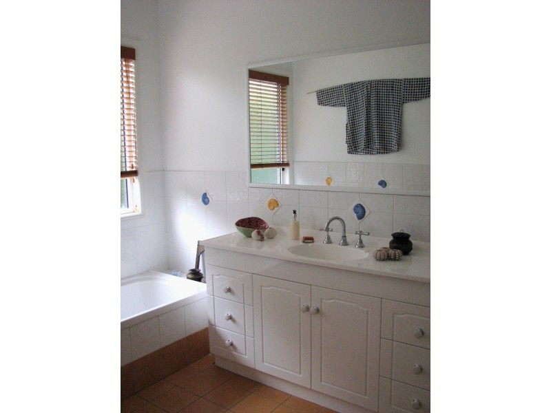 241 Bielby Rd, Kenmore Hills QLD 4069
