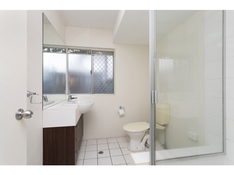 2/113 Sir Fred Schonell Drive, St Lucia QLD 4067