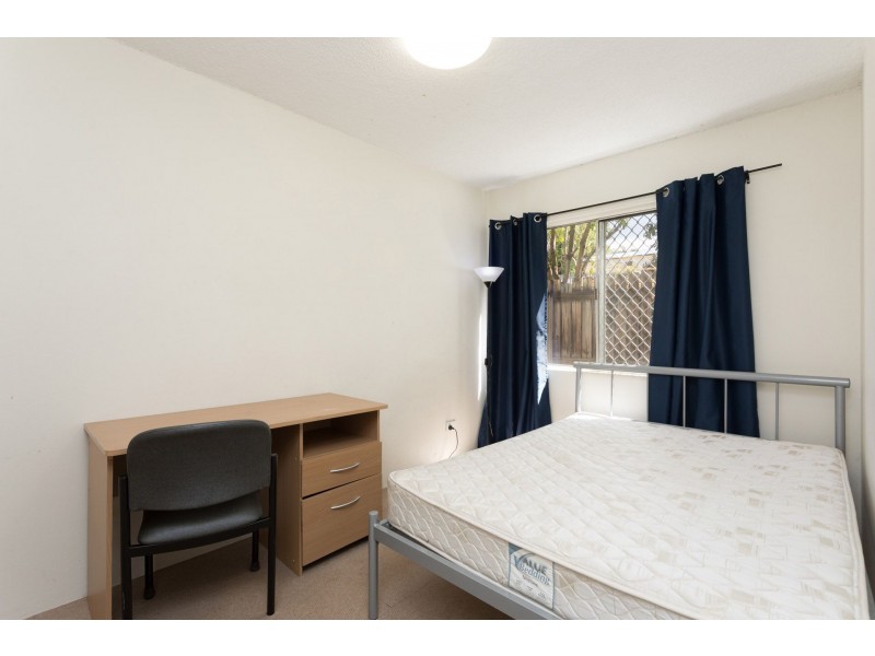 2/113 Sir Fred Schonell Drive, St Lucia QLD 4067