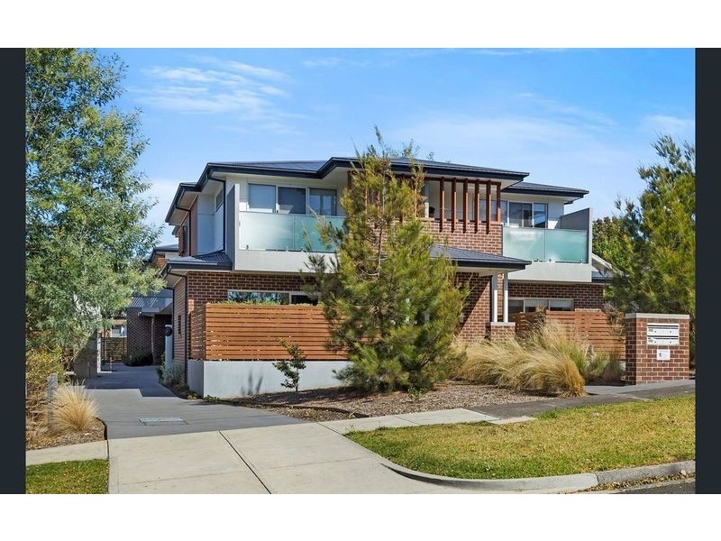 2/11 Clyde Street, Lilydale VIC 3140