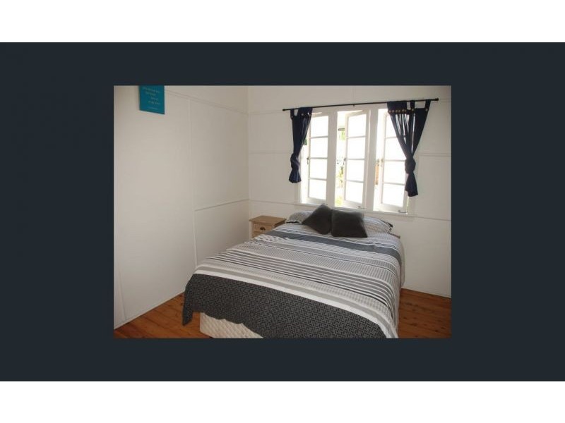18 Mona Street, Coorparoo QLD 4151
