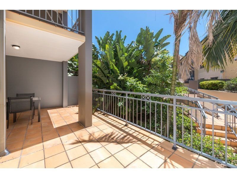 65/300 Sir Fred Schonell Drive, St Lucia QLD 4067