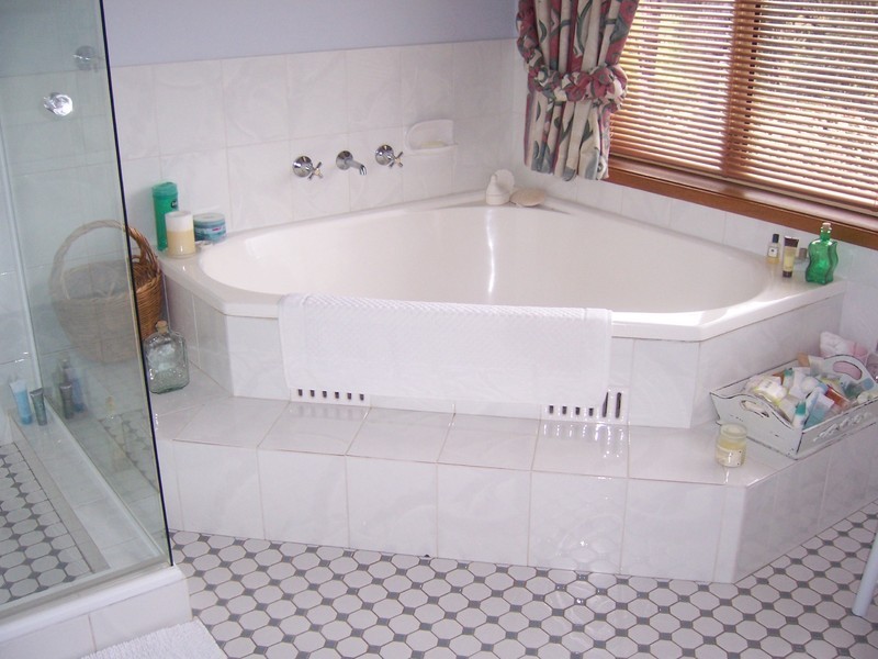 27 Sickles Drive, Grasmere NSW 2570