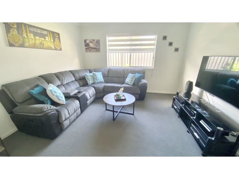 17 Holroyd Street, Albion Park NSW 2527