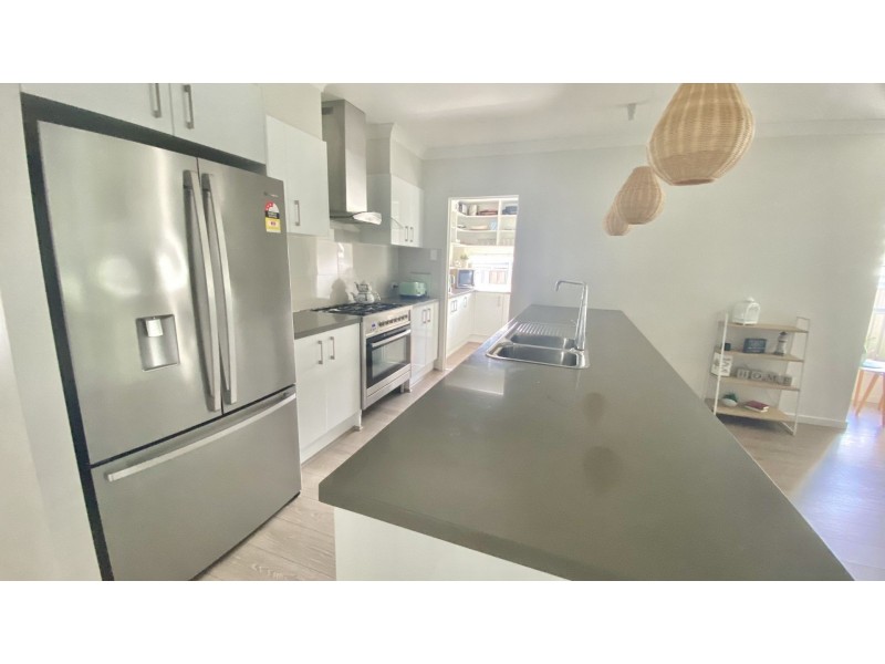 17 Holroyd Street, Albion Park NSW 2527