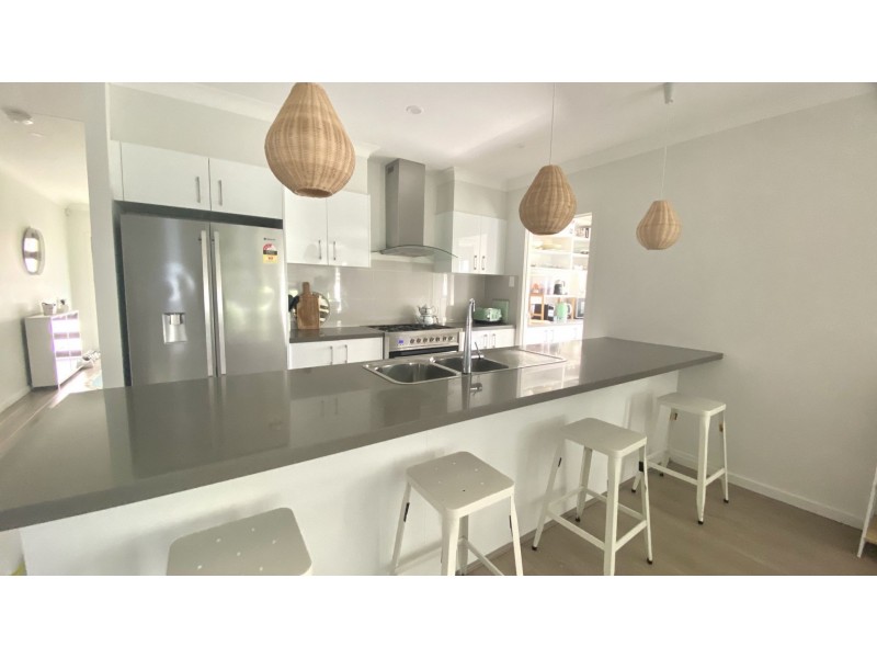17 Holroyd Street, Albion Park NSW 2527