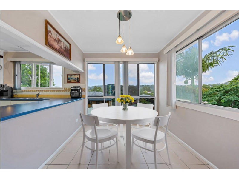 8 Lurneah Crescent, Ferny Hills QLD 4055