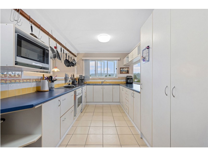 8 Lurneah Crescent, Ferny Hills QLD 4055
