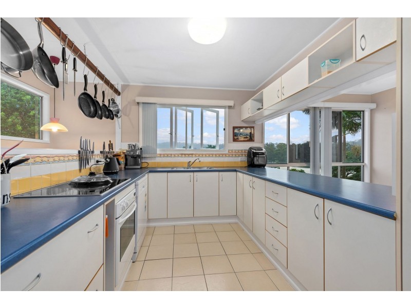 8 Lurneah Crescent, Ferny Hills QLD 4055