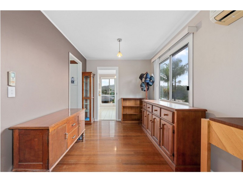 8 Lurneah Crescent, Ferny Hills QLD 4055