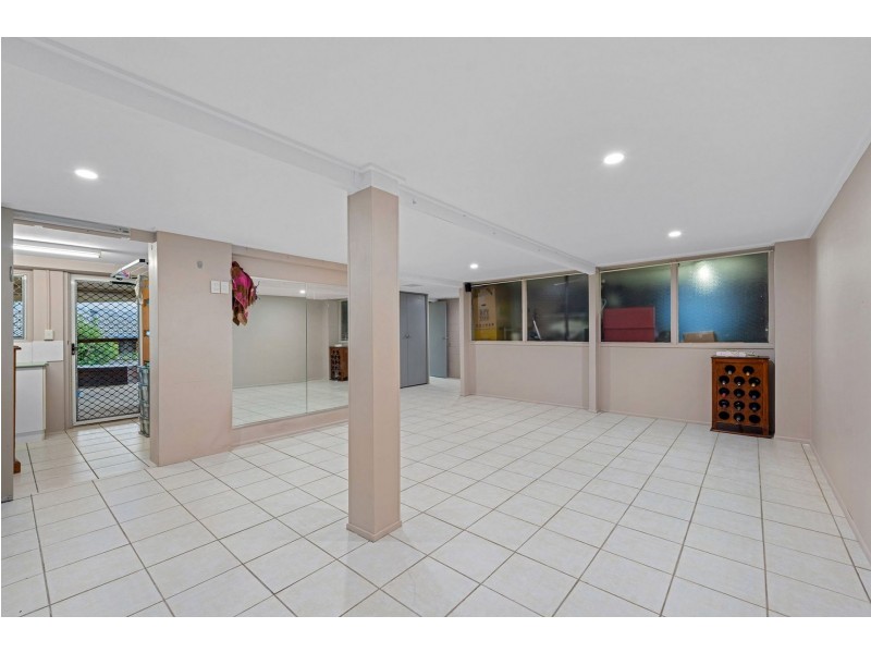 8 Lurneah Crescent, Ferny Hills QLD 4055