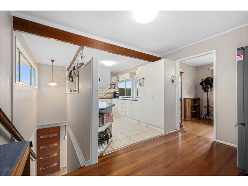 8 Lurneah Crescent, Ferny Hills QLD 4055