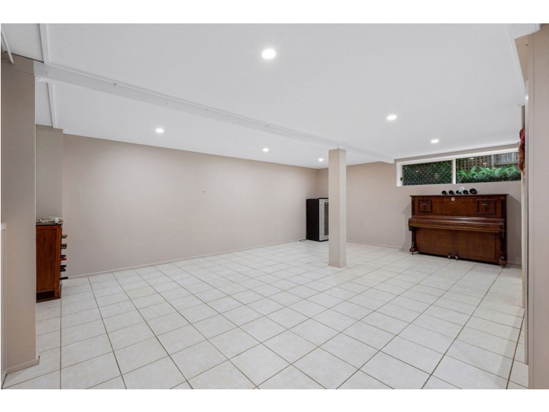 8 Lurneah Crescent, Ferny Hills QLD 4055