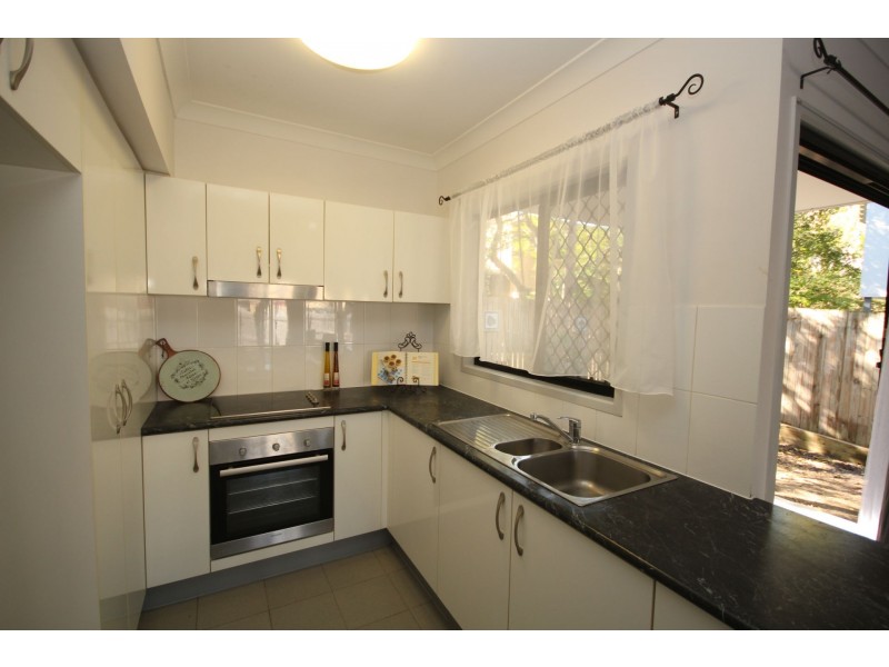 2/21 North, Woodridge QLD 4114