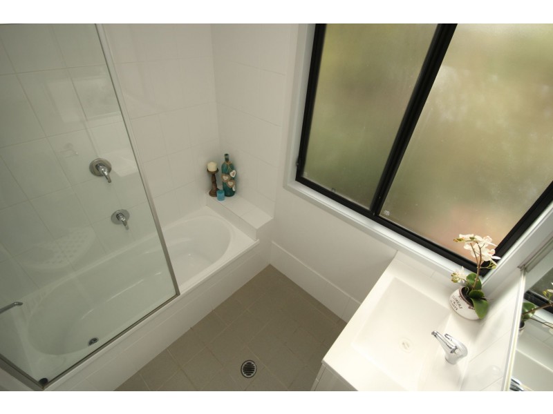 2/21 North, Woodridge QLD 4114