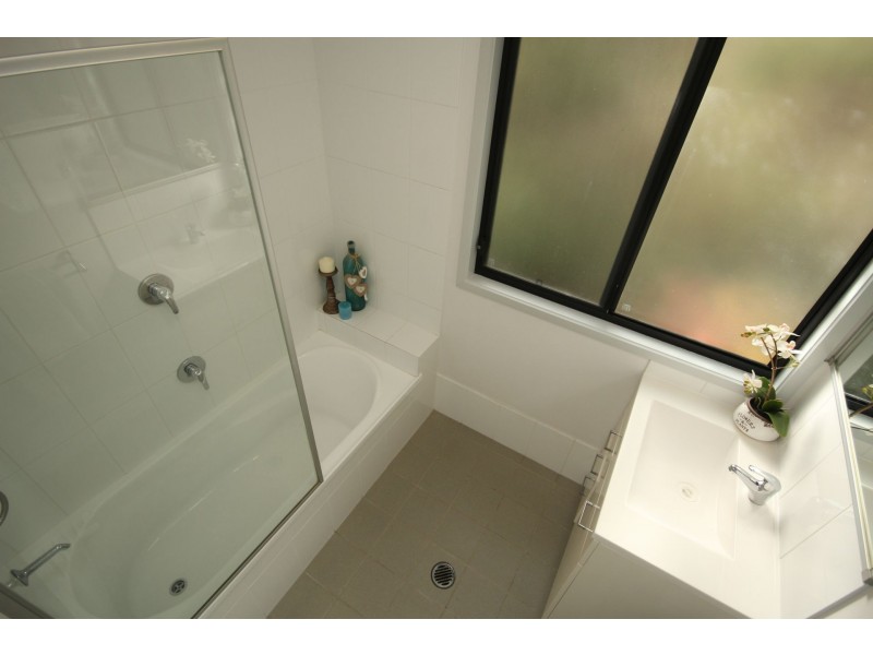 2/21 North, Woodridge QLD 4114