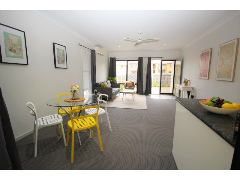 2/21 North, Woodridge QLD 4114