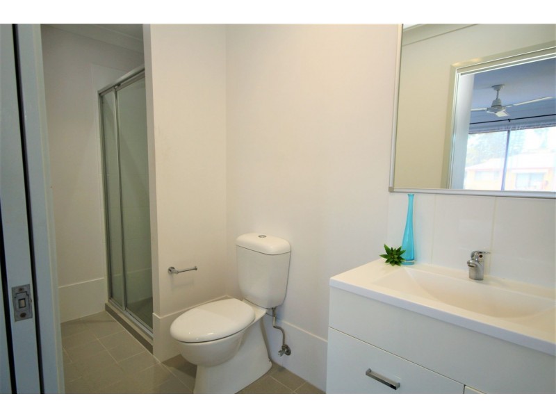 2/21 North, Woodridge QLD 4114