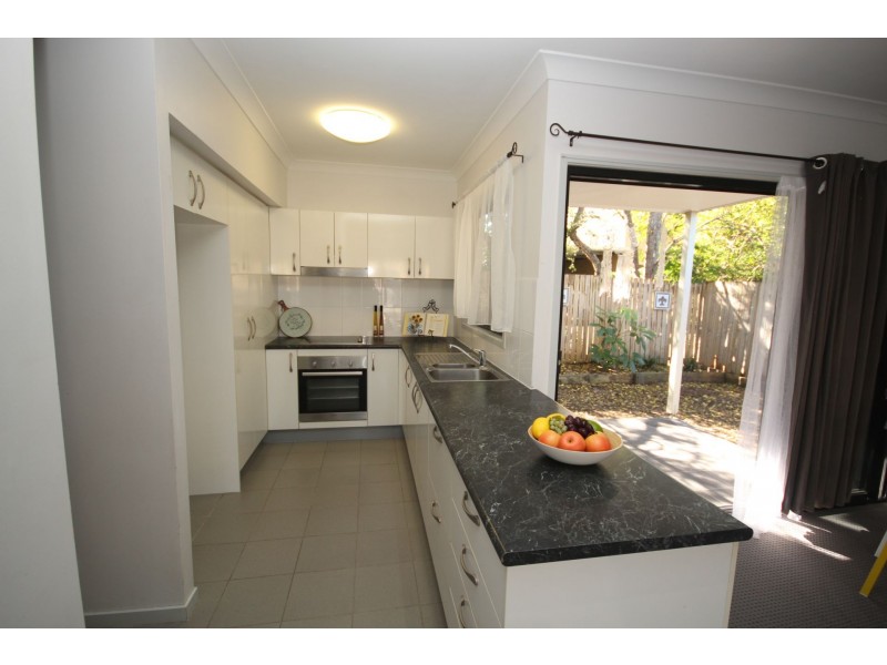2/21 North, Woodridge QLD 4114