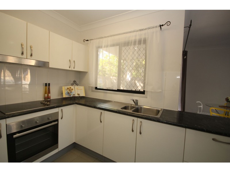 2/21 North, Woodridge QLD 4114