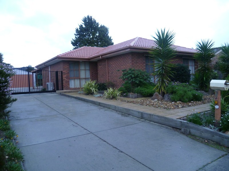 31 Marylyn Place, Cranbourne North VIC 3977