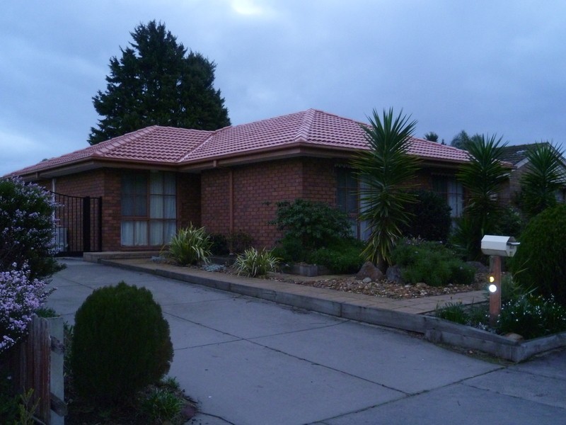 31 Marylyn Place, Cranbourne North VIC 3977