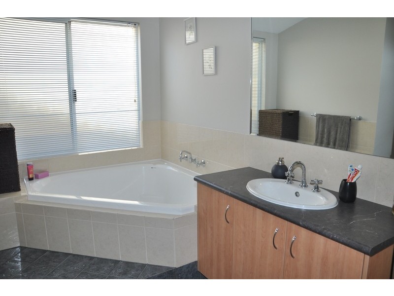 4 Katanning Avenue, Dawesville WA 6211