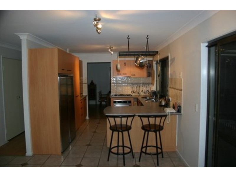 14 Peverell Street, Hillcrest QLD 4118