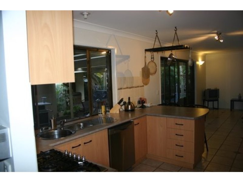 14 Peverell Street, Hillcrest QLD 4118