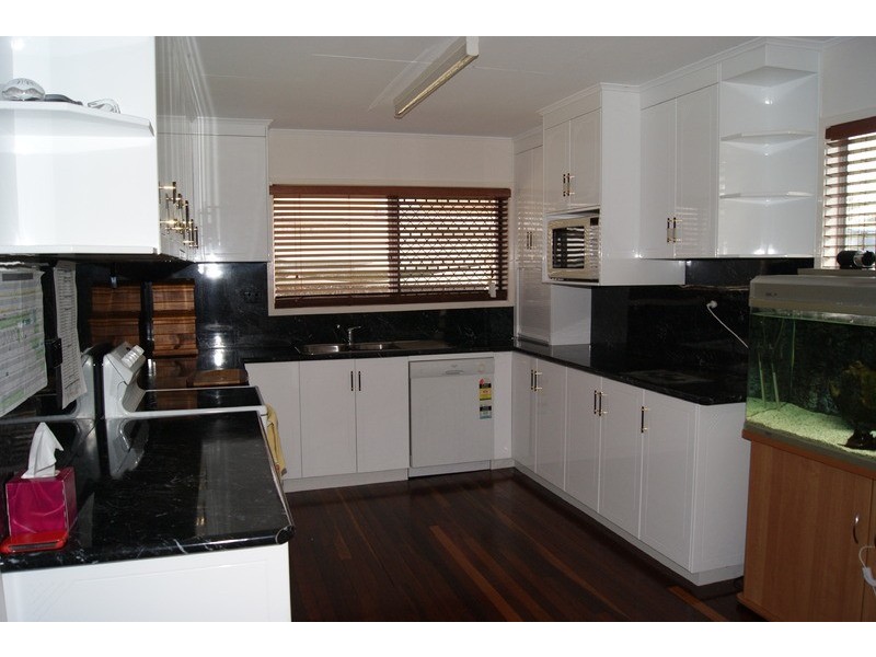 10 Spring Crescent, Dysart QLD 4745