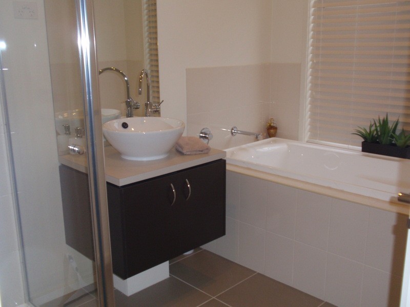 9 Elsternwick Street, Caroline Springs VIC 3023