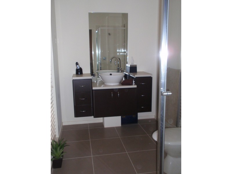 9 Elsternwick Street, Caroline Springs VIC 3023