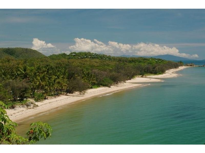 2 Oak Beach Road, Oak Beach QLD 4877